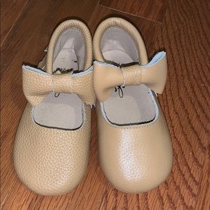 Monkey Feet Nude Bow Shoes 18/24mo